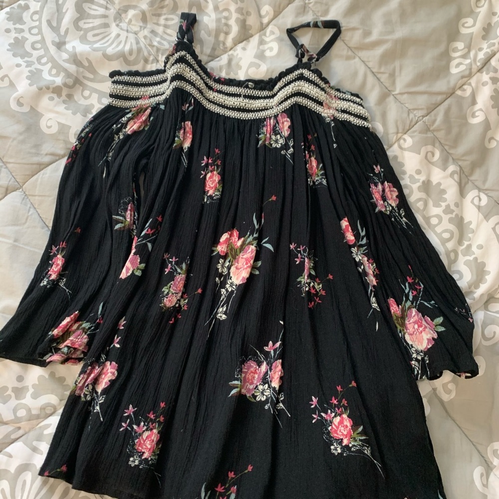 Off the shoulder long sleeve shirt